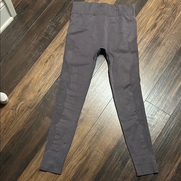 Fabletics Gray Leggings - Picture 4 of 5